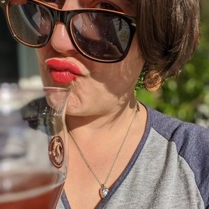 Meet your Posher, Carly